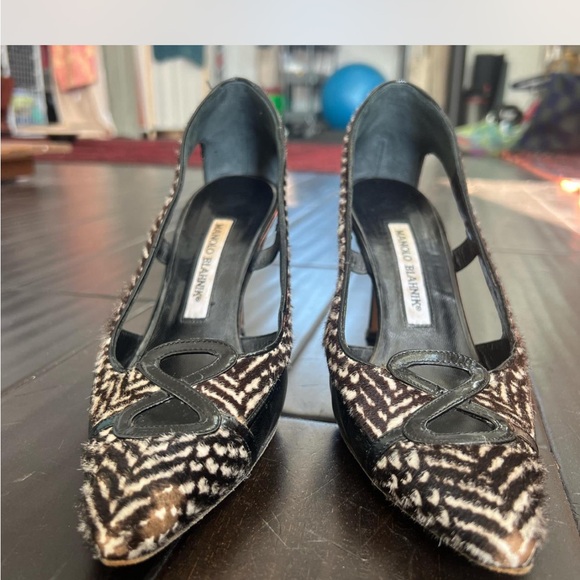 Manolo Blahnik Black and Brown Patterned Heels - Picture 2 of 7